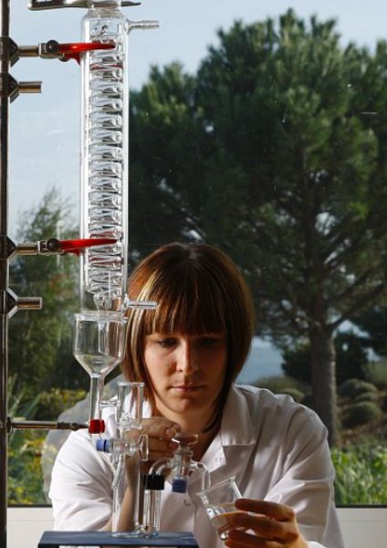 https://www.laroche-posay.ch/-/media/project/loreal/brand-sites/lrp/emea/ch/simple-page/landing-page/microbiome-hub/laroche-posay-landingpage-microbiome-science-flipcard11.jpg