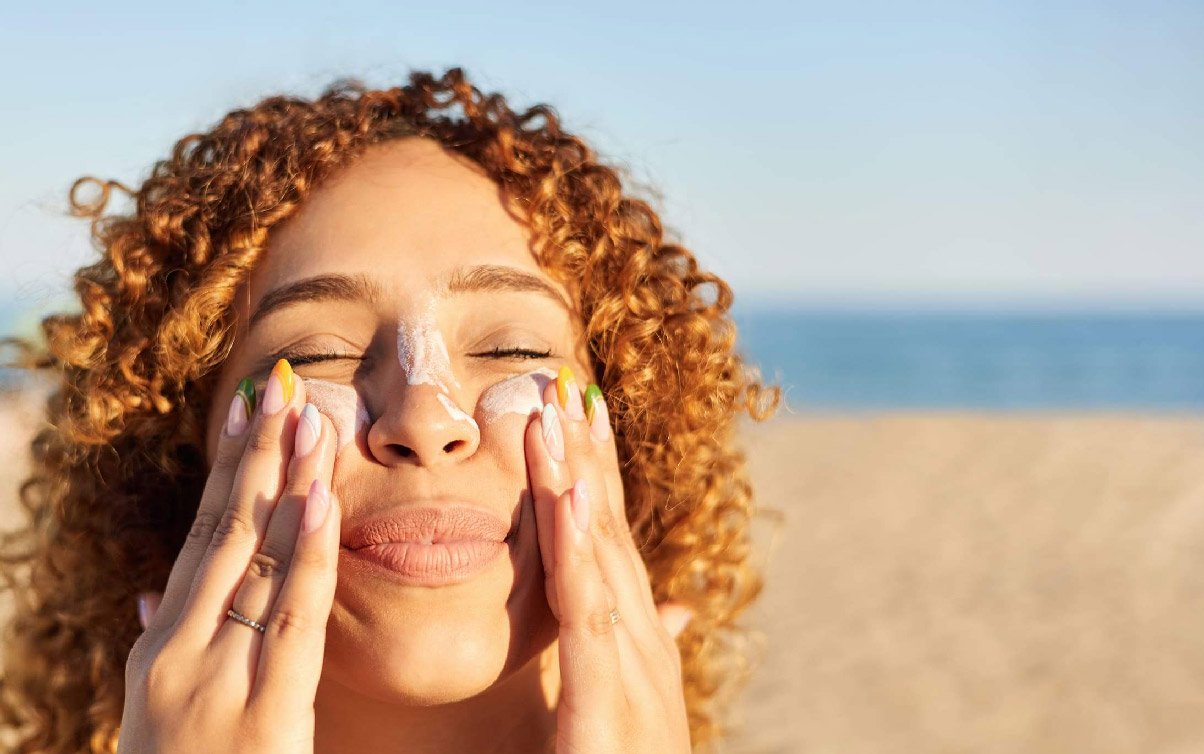 https://www.laroche-posay.ch/-/media/project/loreal/brand-sites/lrp/emea/dach/articles/sun-protection/sonnencreme-richtig-auftragen/sonnencreme-richtig-auftragen_headerbild.jpg?amp%3Bch=600&%3Bcw=600&%3Bcy=0.56&cx=0.36&hash=CDBC4C0C616648147F42C6E473CF900B