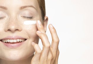 la roche posay acne exfoliate prone skin model putting cream face