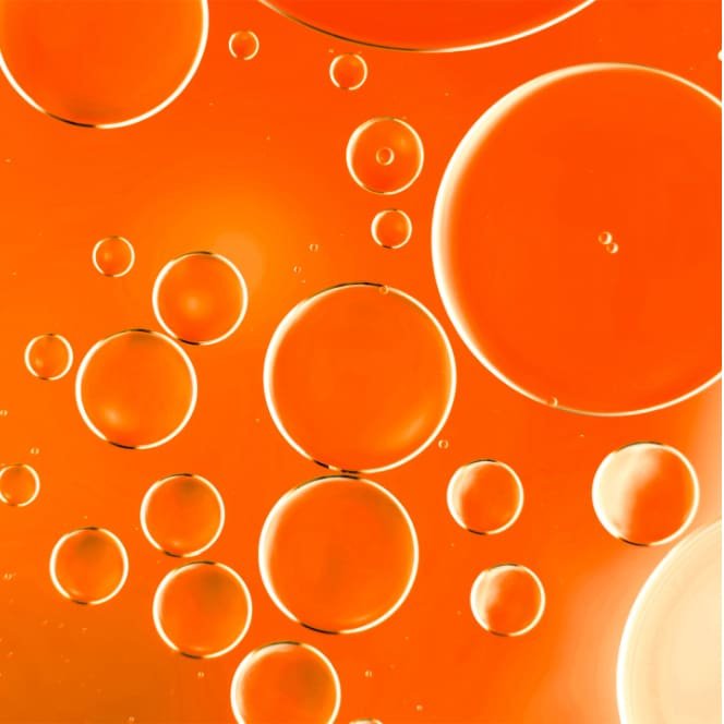 Représentation abstraite de bulles orange translucides illustrant la structure moléculaire du polymère.