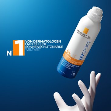 Anthelios PRO SPORT Mist LSF 50+ schwebend über einer Hand, Hinweis auf führende dermatologisch empfohlene Sonnenschutzmarke.