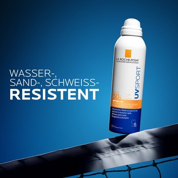 Anthelios PRO SPORT Mist LSF 50+ Spray vor blauem Hintergrund mit Tennisnetz, Hinweis auf Wasser-, Sand- und Schweißresistenz.