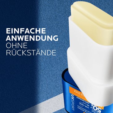 Nahaufnahme des Anthelios PRO SPORT Stick LSF 50+ mit sichtbarer Textur, Hinweis „einfache Anwendung ohne Rückstände“.