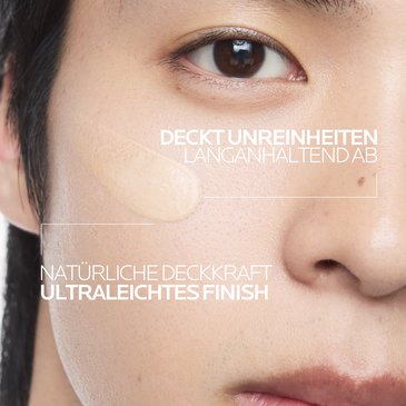 Nahaufnahme eines Gesichts mit getöntem Sonnenschutz auf der Haut, Hinweise auf natürliche Deckkraft, ultraleichtes Finish und Abdeckung von Unreinheiten.