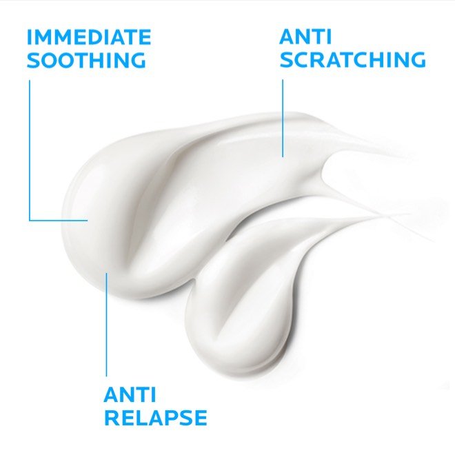 Weißer Cremetropfen mit Beschriftungen, die die Vorteile der Creme hervorheben: Sofortige Beruhigung, Anti-Kratzen und Anti-Rückfall.