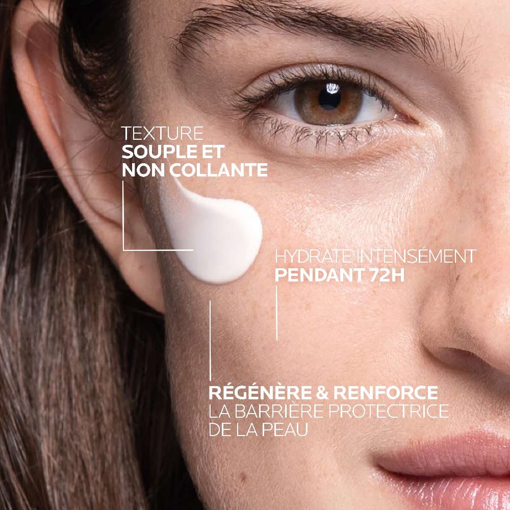 Gros plan visage avec crème sur la joue. Texte : « Texture souple et non collante », « Hydrate intensément pendant 72 h », « Régénère et renforce la barrière protectrice de la peau ».