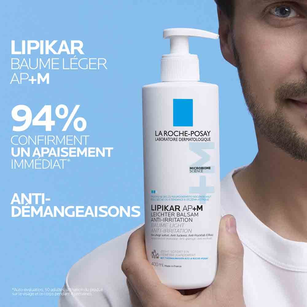 Personne tenant le flacon Lipikar Baume Léger AP+M, 94 % confirment un apaisement immédiat, action anti-démangeaisons.